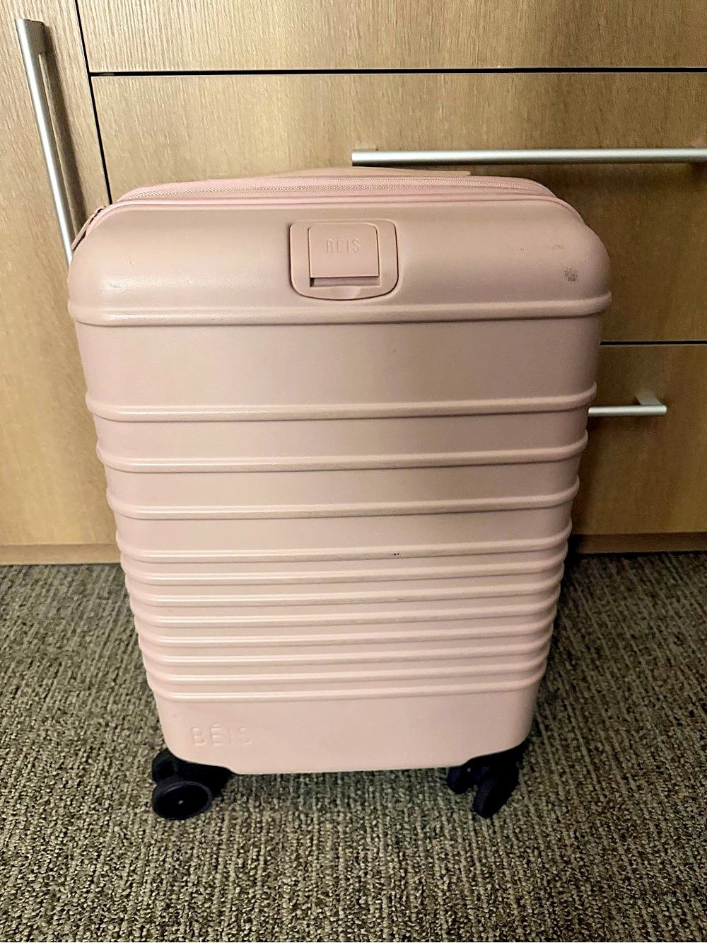 BÉIS The Carry-On Roller Travel Suitcase in Pink